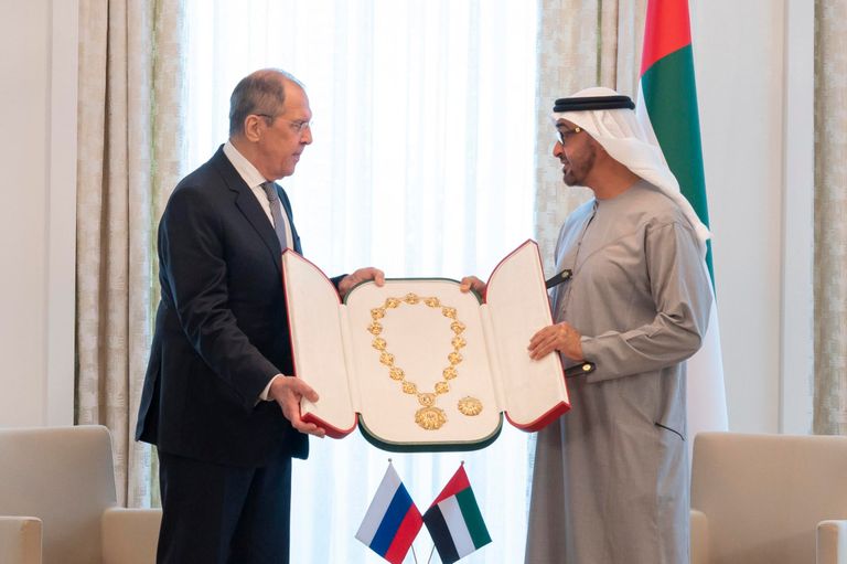  الشيخ محمد بن زايد آل نهيان ووزير خارجية روسيا خلال لقاء اليوم