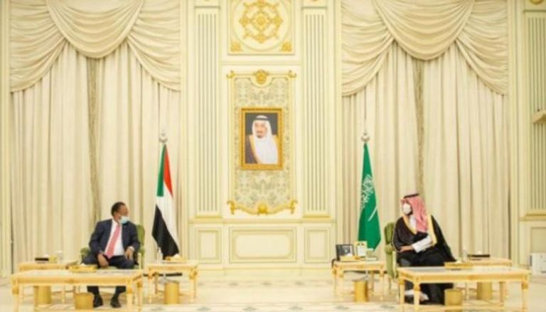 جانب من لقاء ولي العهد السعودي ورئيس الوزراء السوداني