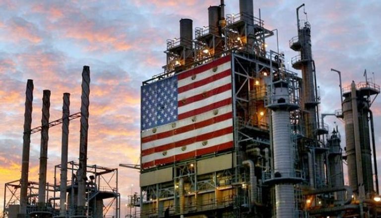 قفزة كبيرة في مخزونات الخام الأمريكية وأسعار النفط تتجاهل