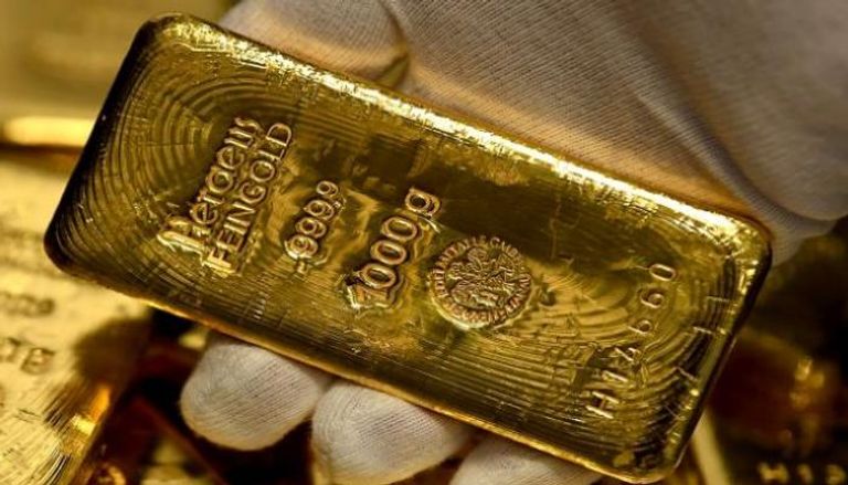 الذهب يعوض خسائره بعد ضعف التضخم