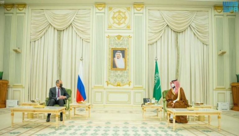 جانب من لقاء ولي العهد السعودي ووزير خارجية روسيا