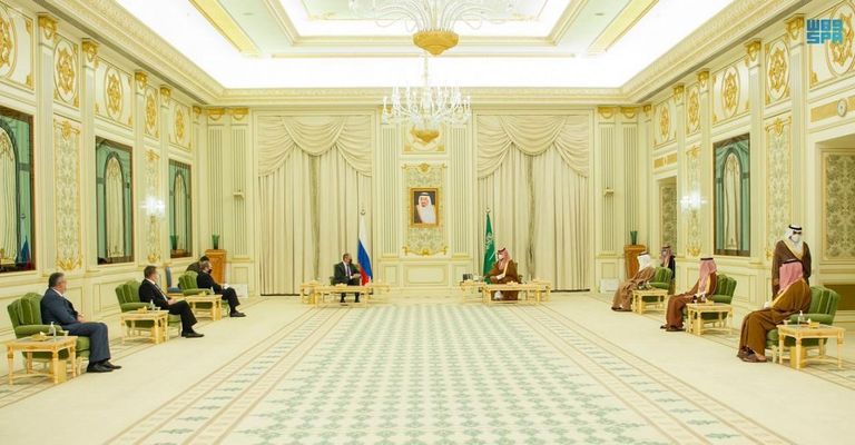جانب من لقاء ولي العهد السعودي ووزير خارجية روسيا