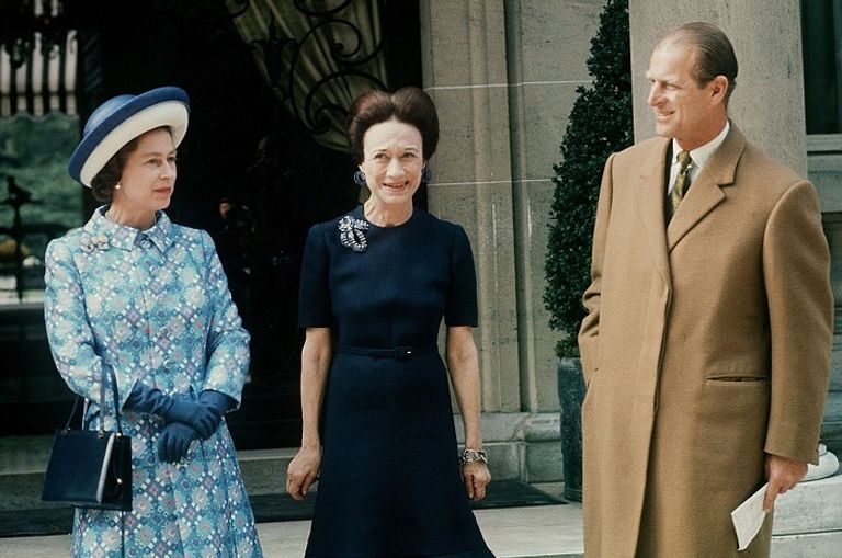 الملكة إليزابيث والأمير فيليب مع واليس