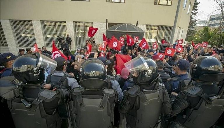 الأمن التونسي يحاصر اعتصام 