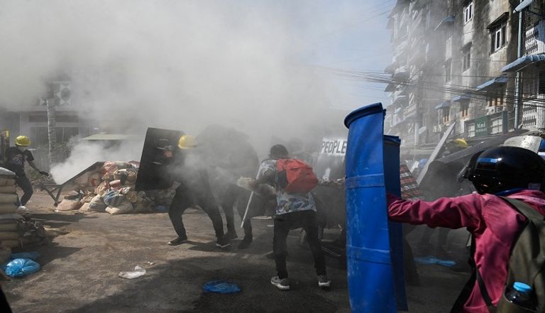 الراهبة وهي تطلب من الشرطة وقف إطلاق النار