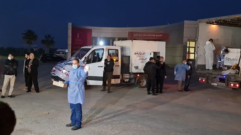 وصول آلاف الجرعات من لقاح كورونا إلى غزة