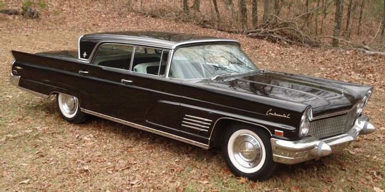 طراز Lincoln Continental Mark V Landau Four Door Hardtop  طراز  Porsche Panamera Turbo S E-Hybrid Sport Turismo