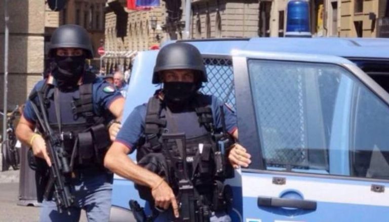 الشرطة الإيطالية تلقي القبض على 18 متهما بالتورط في شبكة مخدرات