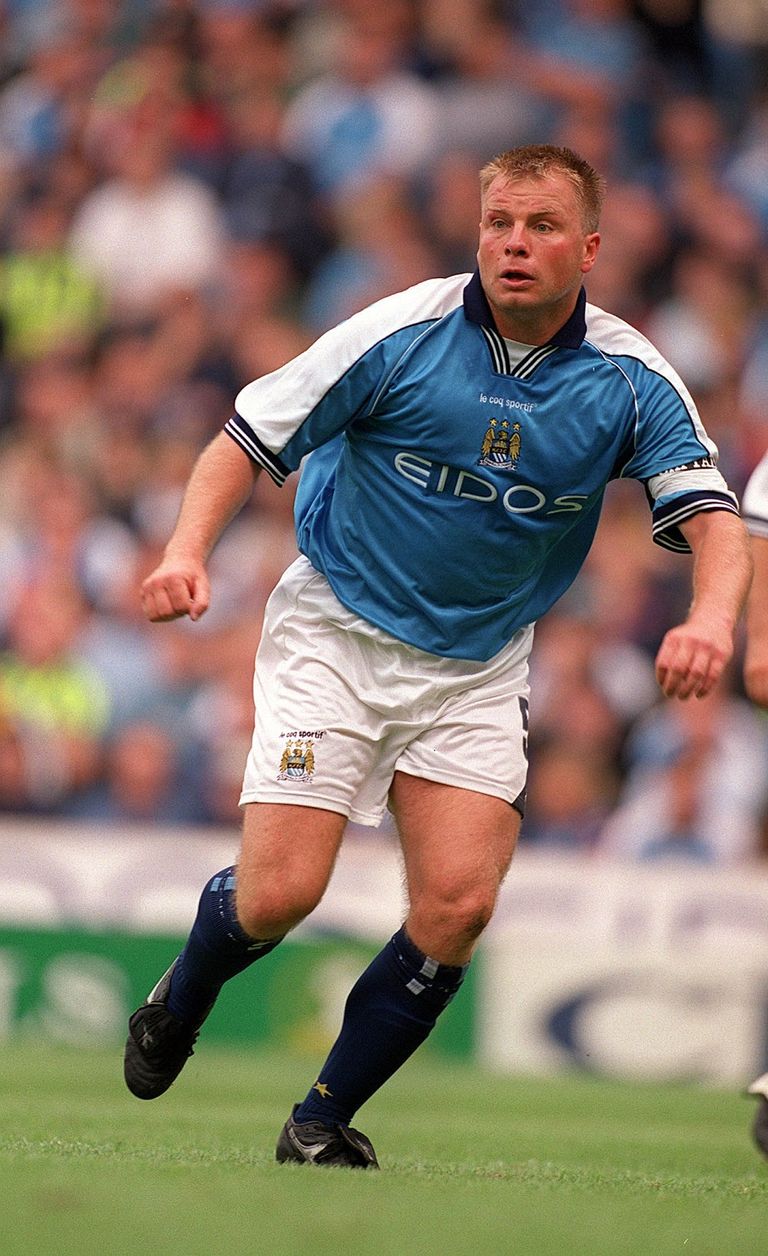 أندي موريسون النجم السابق لمانشستر سيتي