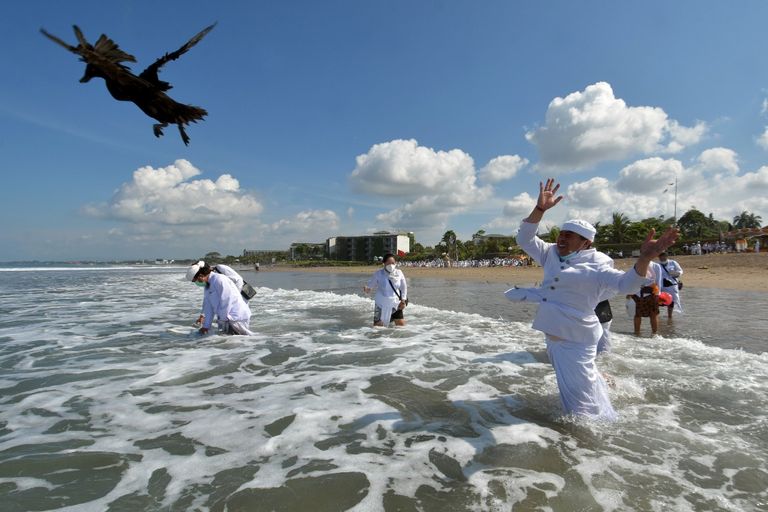 الاحتفال بالعام الهندوسي الجديد الاحتفال بالعام الهندوسي الجديد