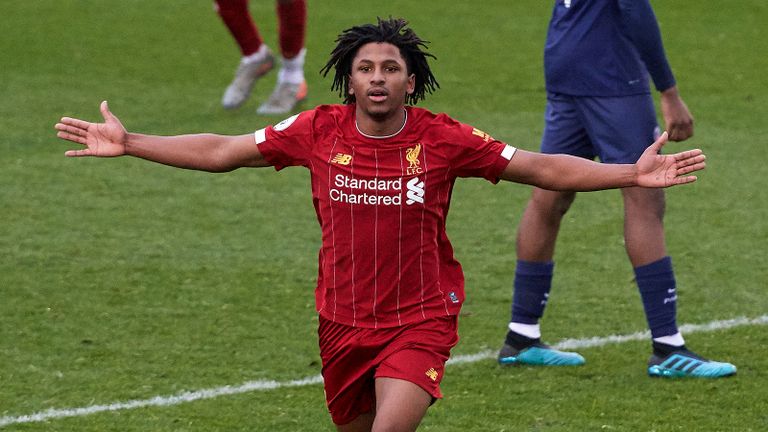 ياسر العروسي لاعب ليفربول حنبعل المجبري موهبة مانشستر يونايتد