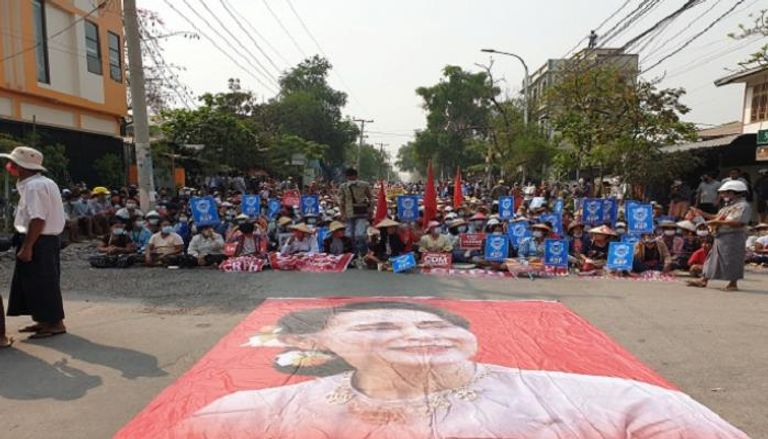 جانب من المظاهرات التي تشهدها ميانمار رفضا للانقلاب- رويترز