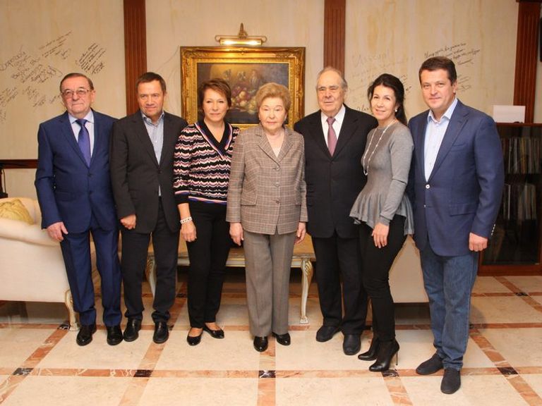 الرئيس الروسي فلاديمير بوتين يكرم أرملة بوريس يلتسين