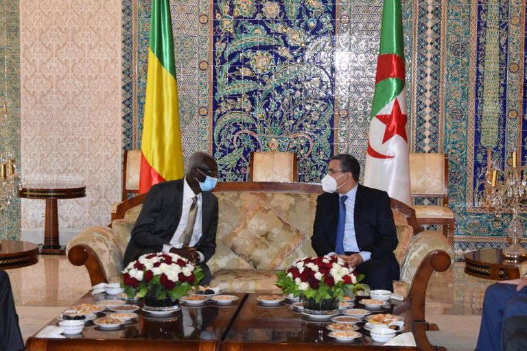 استقبال الرئيس المالي المؤقت من قبل رئيس الوزراء الجزائري جانب من القمة الجزائرية المالية