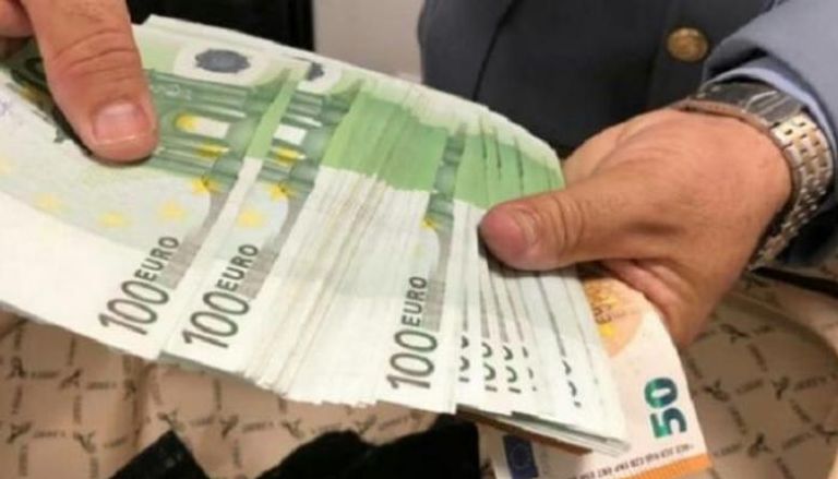 أسعار اليورو والدولار في الجزائر اليوم الإثنين
