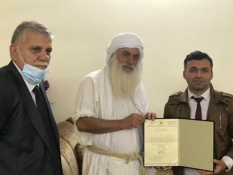 أبناء الطائفة المندائية خلال طقوس التعميد بعيد الخليقة