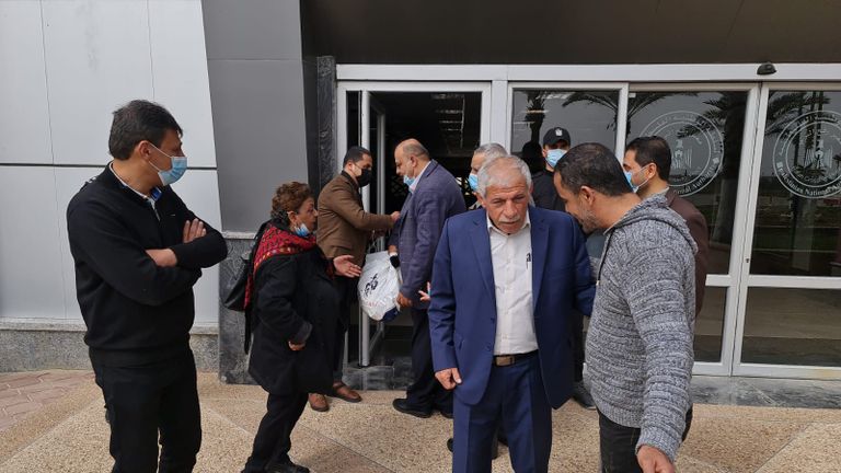 وفود الفصائل تغادر عبر معبر رفح للمشاركة بحوار القاهرة