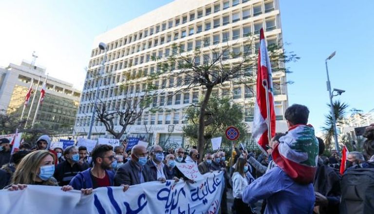 جانب من الاحتجاجات في لبنان - رويترز