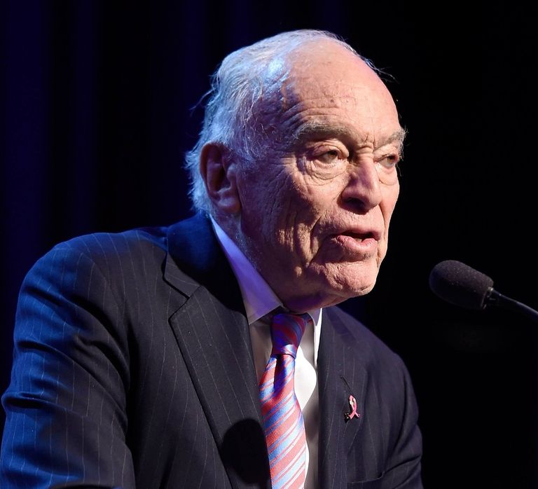 أحد متاجر العلامة التجارية louis vuitton