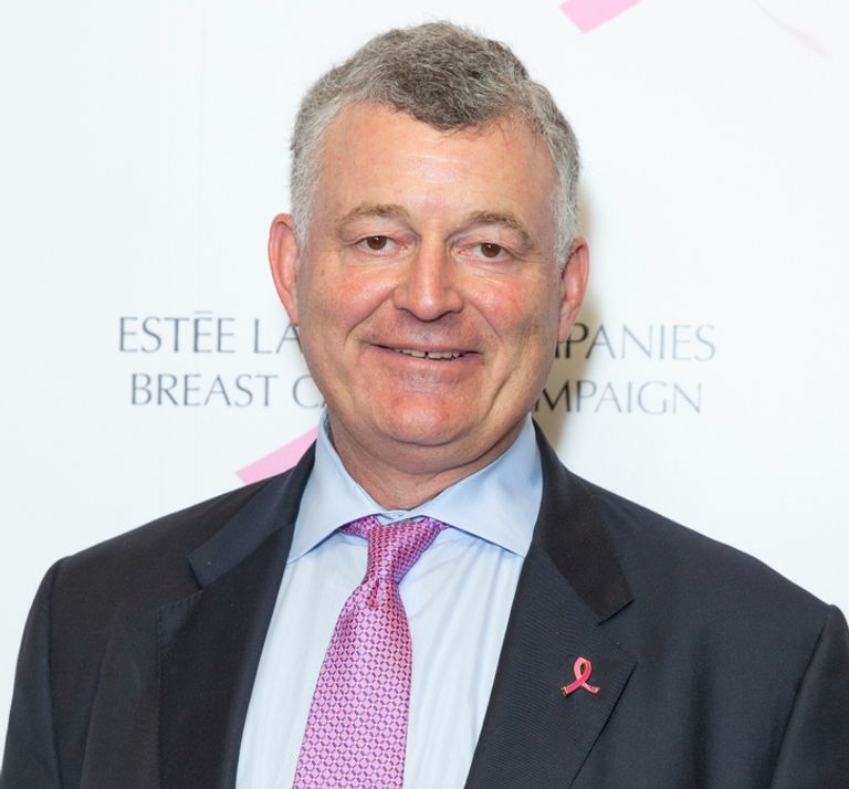 أحد متاجر العلامة التجارية louis vuitton