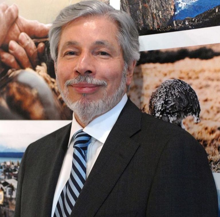 أحد متاجر العلامة التجارية louis vuitton