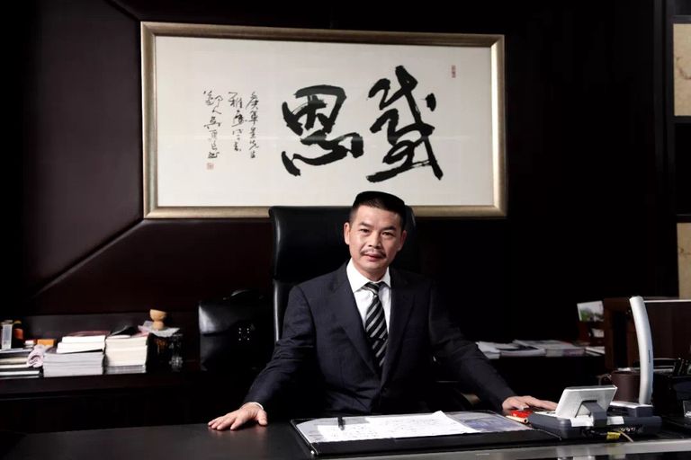 أحد متاجر العلامة التجارية louis vuitton