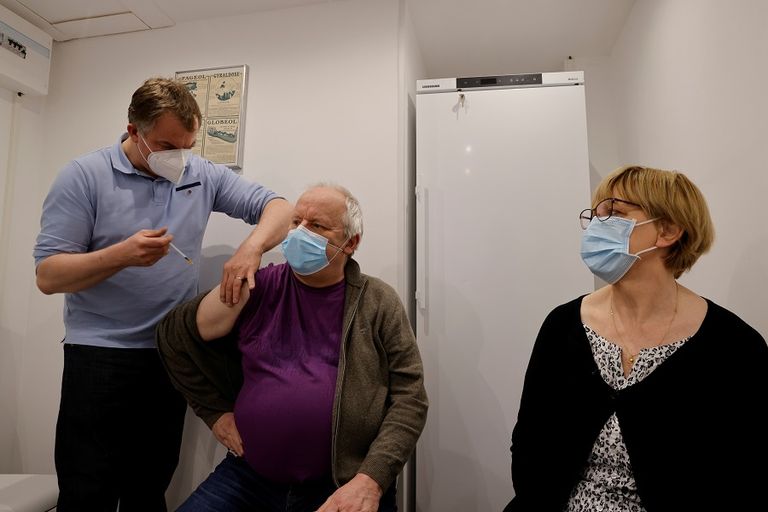 لقاح أسترازينيكا للوقاية من كورونا يثير الكثير من القلق