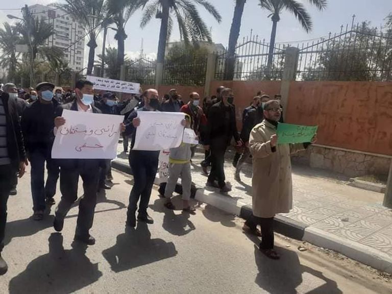 تظاهرة حاشدة تطالب حماس بصرف رواتب كاملة