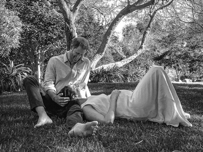 أزياء الأمومة الملكية.. من معاطف إليزابيث إلى فساتين ميجان ماركل