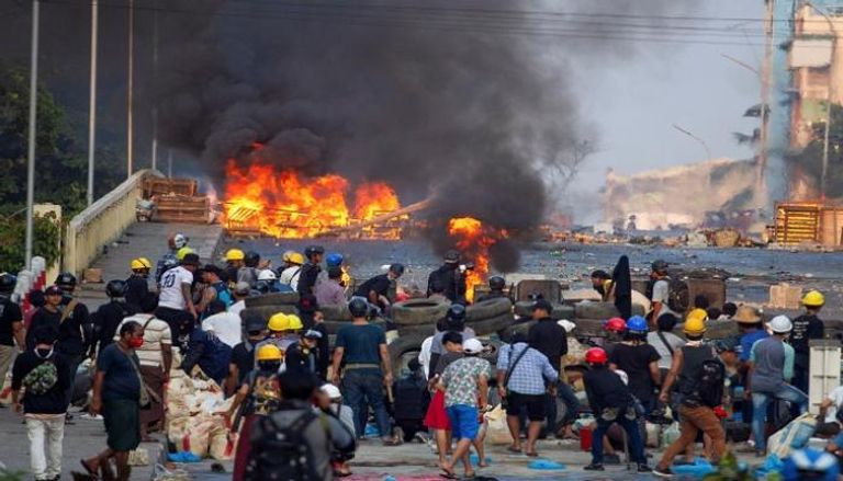 جانب من الأحداث التي تشهدها ميانمار منذ الانقلاب- رويترز