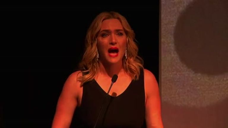 الممثل الإنجليزي ألان ريكمان في دور البروفيسور سنيب