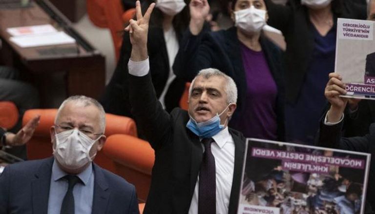 المعارض التركي جرجرلي أوغلو داخل البرلمان