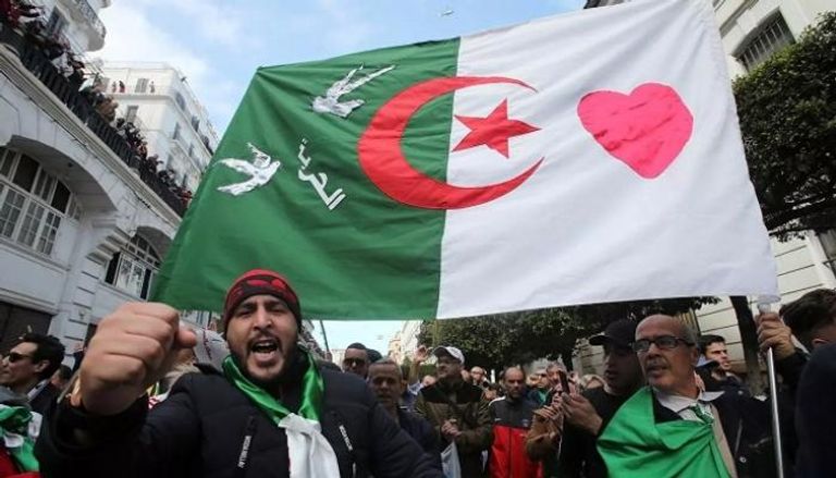 مظاهرة شعبية مطالبة بالتغيير السياسي في الجزائر - أرشيفية