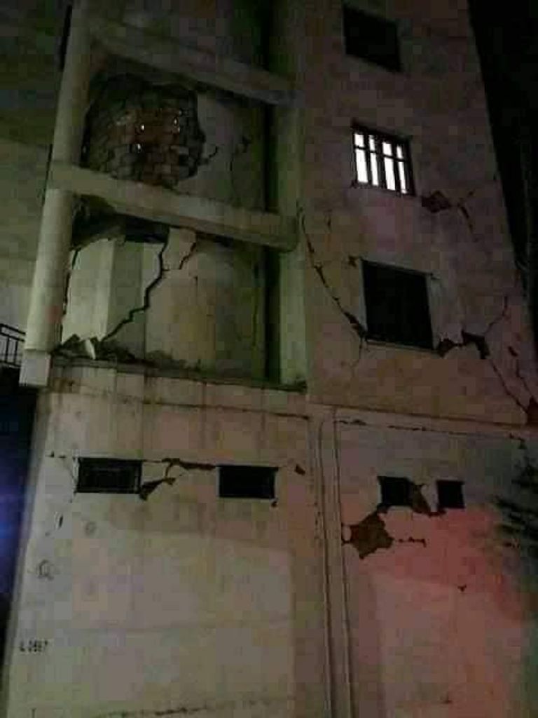 جانب من الخسائر المادية جراء زلزال محافظة بجاية الجزائرية جانب من الخسائر المادية جراء زلزال محافظة بجاية الجزائرية