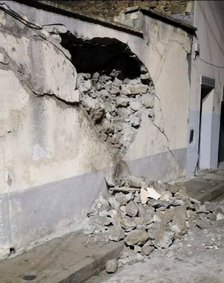 جانب من الخسائر المادية جراء زلزال محافظة بجاية الجزائرية جانب من الخسائر المادية جراء زلزال محافظة بجاية الجزائرية