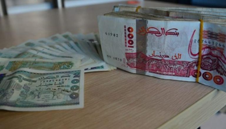 الدينار الجزائري يرتفع أمام العملات الأجنبية