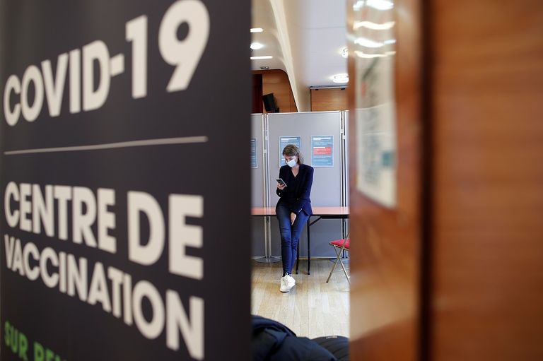 كورونا يفاقم معاناة الطلاب الأجانب في فرنسا