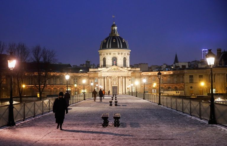 كورونا يفاقم معاناة الطلاب الأجانب في فرنسا