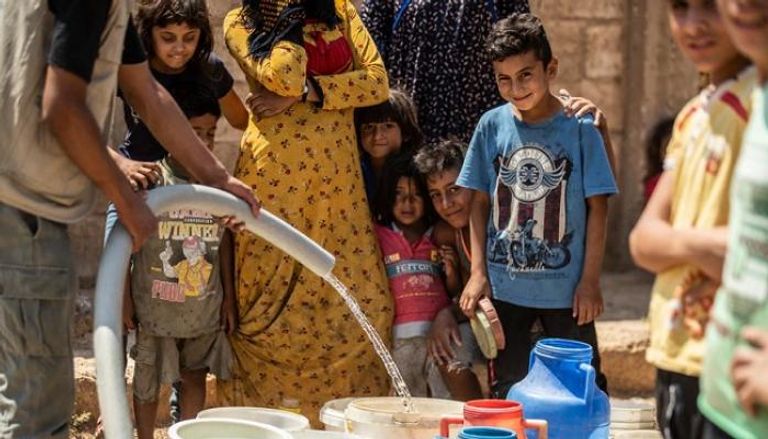 سكان يملأون المياه في الحسكة السورية - صوت أمريكا