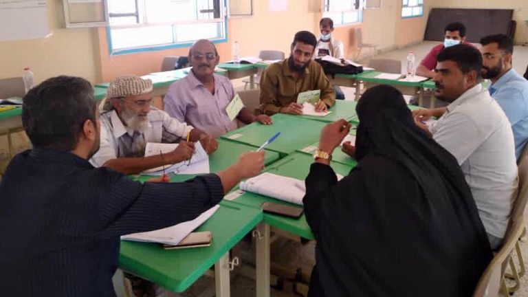 جلسة مجتمعية لآباء وأمهات لمناقشة مشاكل التعليم بعدن