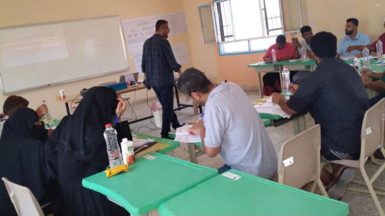 جلسة مجتمعية لآباء وأمهات لمناقشة مشاكل التعليم بعدن