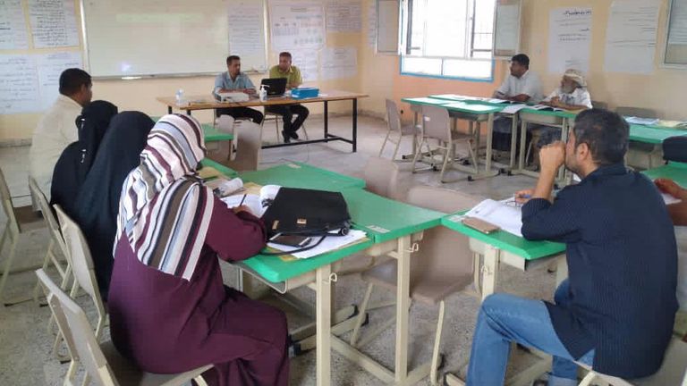 جلسة مجتمعية لآباء وأمهات لمناقشة مشاكل التعليم بعدن