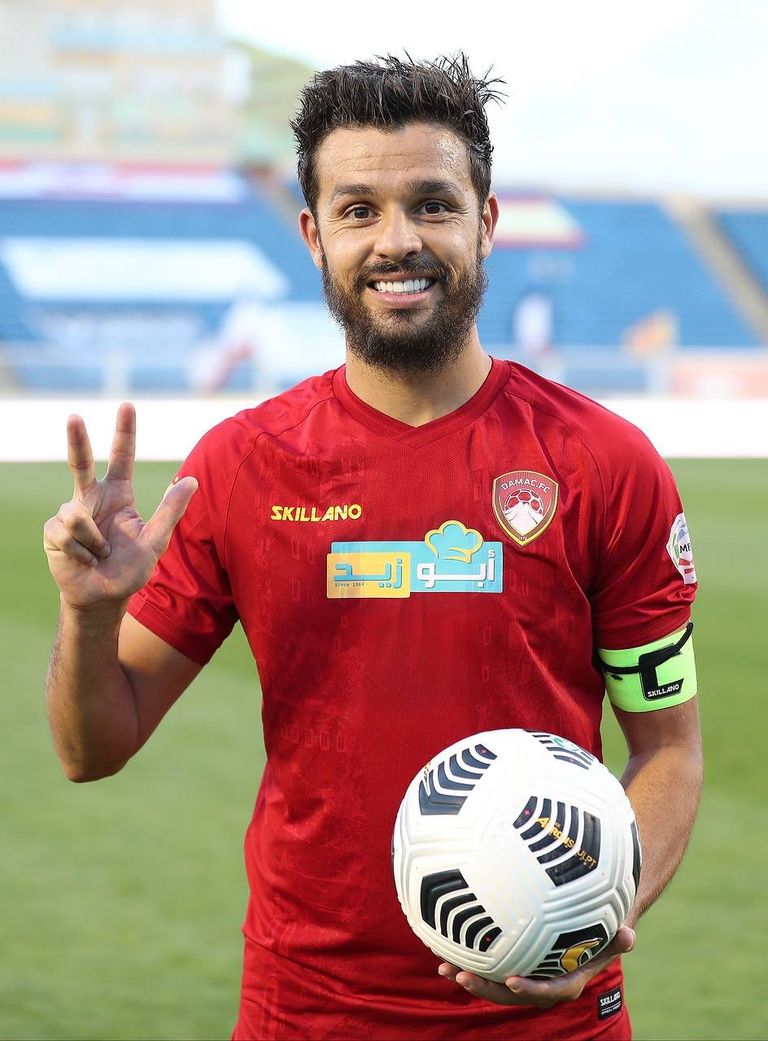 الجزائري فاروق شافعي لاعب ضمك الجزائري فاروق شافعي لاعب ضمك