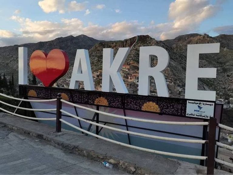 محتفلون كرد بعيد النوروز يوقدون النيران في شمال العراق