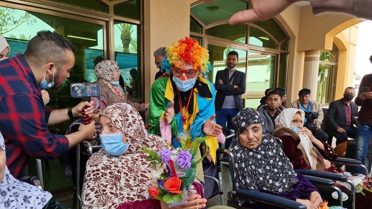 رواج الزهور في عيد الأم بغزة