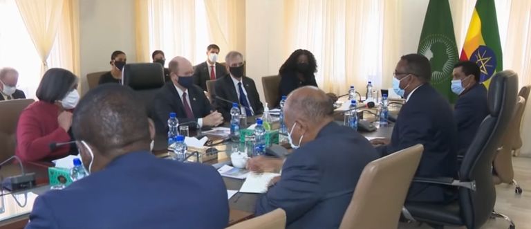 نائب رئيس الوزراء الإثيوبي مع الوفد الأمريكي 