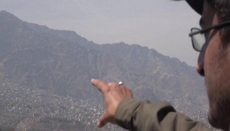 القيادي الحوثي سليم المغلس يوجه بقصف مدينة تعز