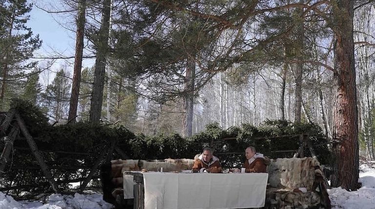 بوتين ووزير دفاع في غابات التايغا في سيبيريا