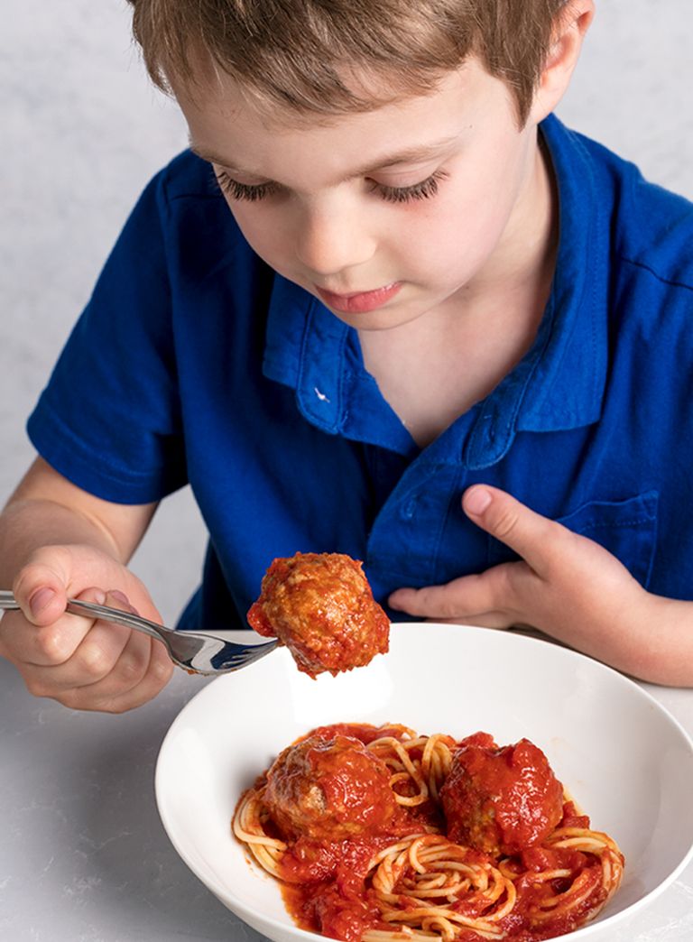 اقنعي طفلك بتناول الخضراوات بـ3 حيل