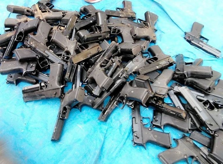 جانب من الأسلحة التي ضبطتها السلطات الإثيوبية